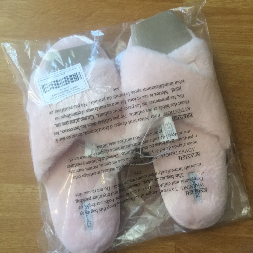 Womans splendid slippers fab fit fun box